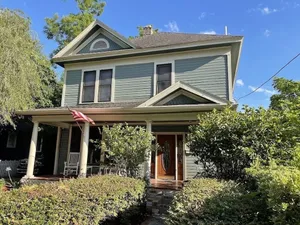 Image of Beautiful 3 bedroom apt Historic Ocala 1891