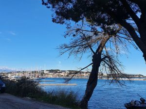 Image of Martigues, superb studio (2)opposite the Etang de Berre
