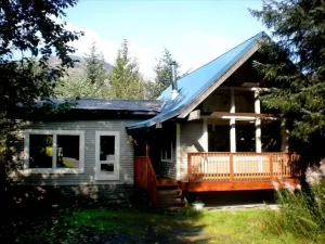 Image of Awesome Fully Furnished Ski Chalet for 6 is Close to Slopes!