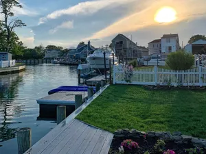 Image of Private Waterfront Loft, Minutes to the Beach