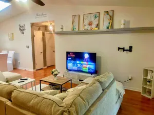 Image of Town and Country Getaway 3BR 3BA, 20 min FAMU FSU