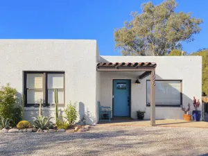 Image of Central 1940s Bungalow Gem Mins to Downtown & UofA