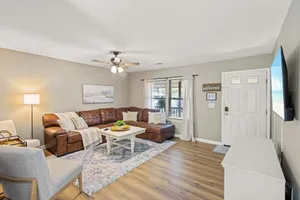 Image of Pet friendly 5 mins to beach & Parris Island