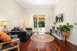 Image of Hughes Hideaway - 2BR Cottage on 1 Acre w Air Con, King Beds