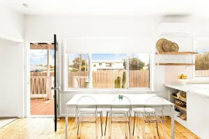 Image of Retro Bungalow near Beach and Shops