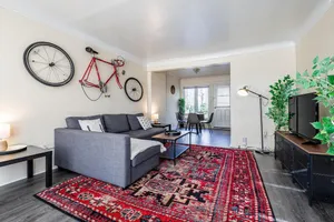 Image of Large 4BR Stadium Getaway, Walk to the Big House!
