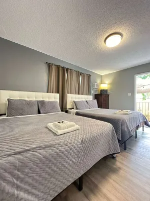 Image of Cozy Family Studio at Sheridan Guesthouse with Pool