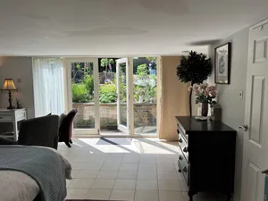Image of Spacious Self Contained Studio Apartment - Free Wi-Fi & Parking