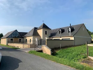 Image of House with indoor swimming pool and jacuzzi