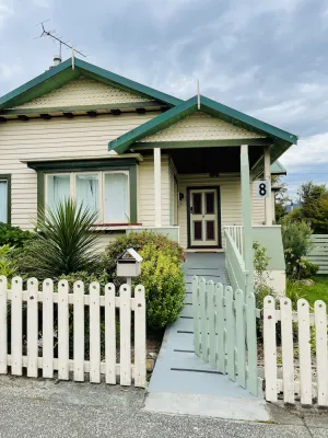 Image of Mathinna House is a four bedroom heritage home in the heart of Franklin.