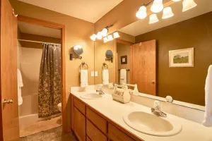 Image of The Roost: A Cozy-Rustic-Chic Downtown Dundee Home