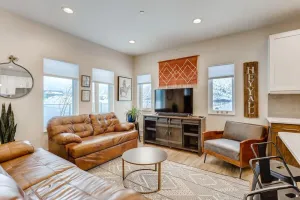 Image of Trekker Townhome \/ Mountain Charm \/ New Floors!
