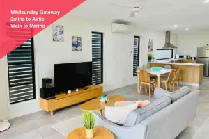 Image of AIRLIE BEACH Delight. Hop, skip jump to everything