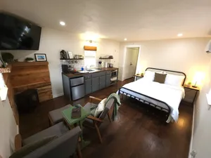 Image of Handsome Modern Rustic Studio Cottage!