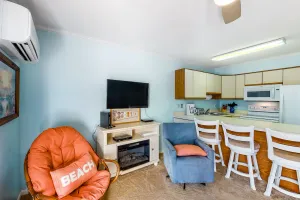 Image of One Block to the Beach Perfectly Located Condo w\/ AC, Balcony, Shared Pool