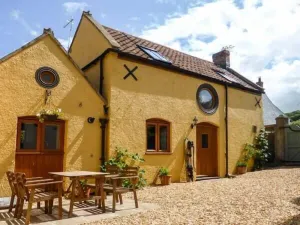 Image of THE OLD COTTAGE, family friendly, with a garden in Weston-Super-Mare