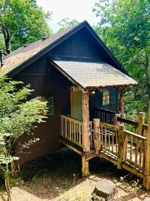 Image of Chateau Treehouse #11 @ Oak Crest Cottages and Treehouses