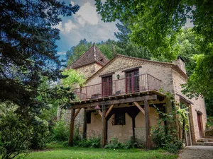 Image of Lovely cottage on small domain with pool
