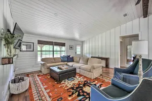 Image of Modern Kilgore Home w\/ Yard ~ 14 Mi to Lake!