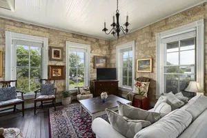 Image of Fountain Suite - On Main St - Pet-friendly