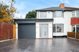 Image of This luxury 4-bedroom townhouse is located in Harborne, a lovely area in the heart of Birmingham.