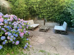 Image of 10mn walk from the lake, quiet one-bedroom apartment, ground floor with garden.