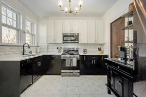 Image of The Royal Villa. 8 Bed. Walk to the Stadium, Downtown, & Burns Park