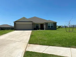 Image of Family Home in Small Country Town 15 min from OKC
