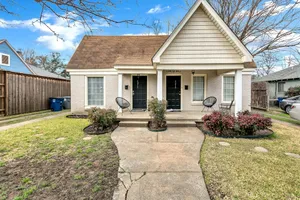 Image of Charming Duplex in Popular Oak Lawn