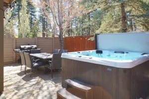 Image of The Bear Den - DREAM LOCATION WALKING DISTANCE TO LAKE AND VILLAGE!
