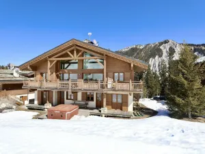 Image of Luxury chalet with sauna and jacuzzi, direct access to the slopes