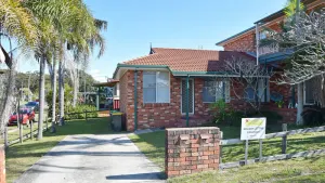 Image of Chalkers Unit - close to golf course