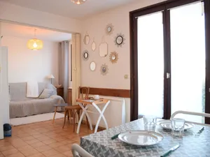 Image of Cozy quiet apartment with terrace, parking, and internet in Évian