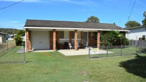 Image of Chel-sea - Modern 3-bedroom home with a sleep out in the garage in peaceful Hat Head