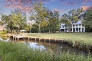 Image of MS Elizabeth- Southern Charm, Modern Elegance