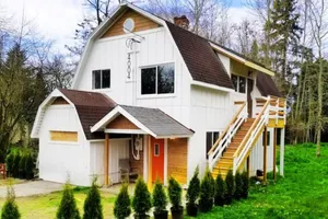 Image of Updated  farm style Apt.  w/ loft minutes from Airport and Seattle