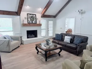 Image of The HANLEY House  Golfcourse Community