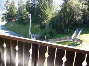 Image of 3rd floor, view forest, balcony, parking, ski locker, 30m², Courchevel