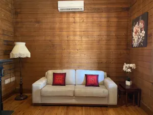 Image of DELIGHTFUL AND CHARMING ROSE COTTAGE