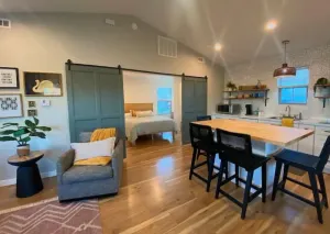 Image of Deluxe Studio w/great location! Sleek & stylish!