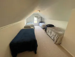 Image of Cheerful 3 Bedroom Cottage Getaway w/ Lake Access