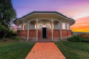 Image of The Round House ~Truly Unique ~ Sleeps 14 ~ Close to CBD and Mount Panorama!