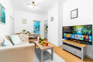 Image of Luxury 3 Bedroom House - Harborne - Parking - Garden - Wifi & Netflix 122G