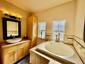 Image of Bucking Mule Studio~Downtown~Japanese Soaking Tub*Sanitized & High Speed Wi-Fi*