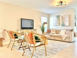 Image of Contemporary 4-Bed Home Steps from Downtown & ATT Center
