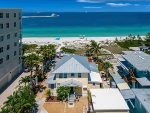 Image of Cute seaside getaway in a Classic 100-year-old beach house directly on the Gulf