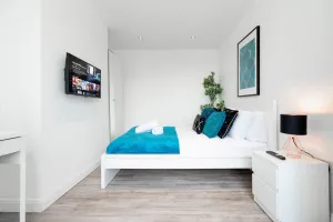 Image of Modern House - Parking - Garden - Near QE & Uni