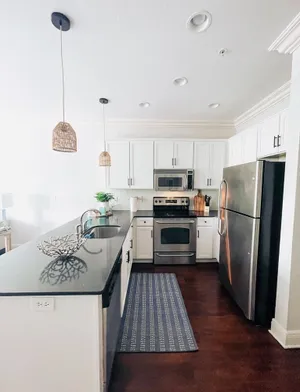 Image of Close to Campus-newly professionally decorated-sleeps 6 -no stairs!