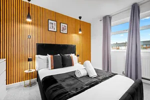 Image of 5 Bedroom House - 5 Bathrooms - Parking  - Garden