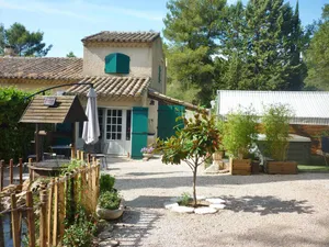 Image of Mas provençal at the foot of the Alpilles